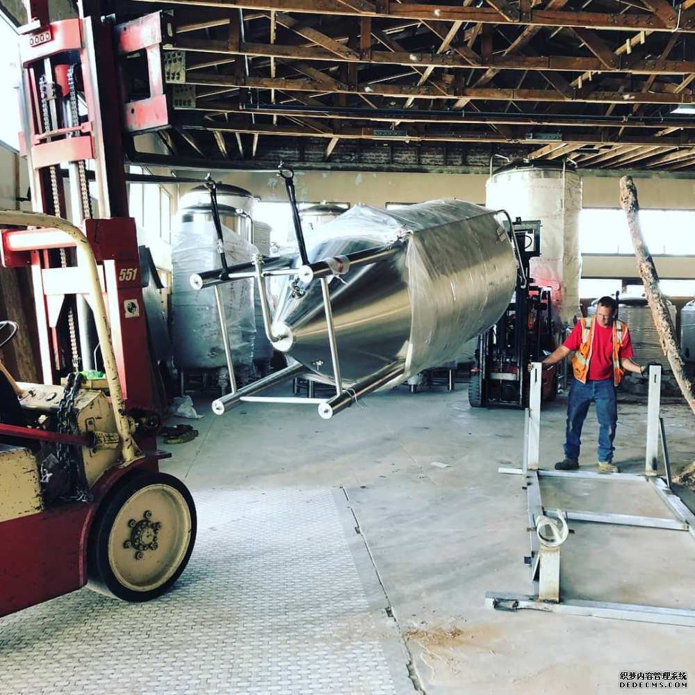 brewery beer brewing equipments,conical stainless steel beer fermenter,commercial brewery equipments for sale,how to start brewery,brewery equipment cost,beer tank,beer bottling machine,beer kegging machine,beer canning machine,craft beer brewing system for sale,brewery tanks,beer brewing equipment,brewery USA